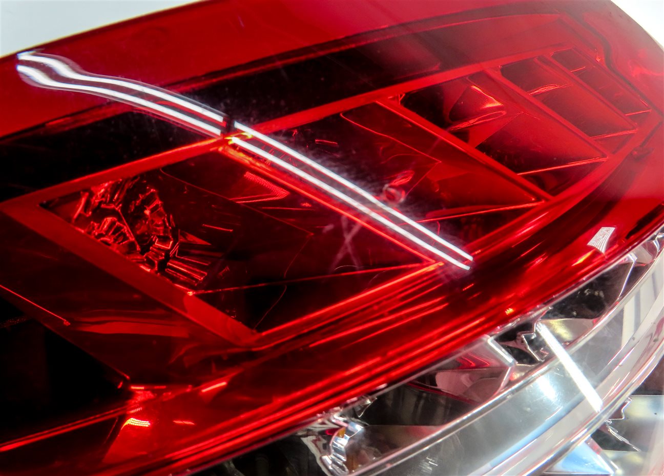 Thumbnail 7: 10-13 MERCEDES E-CLASS (W212) SEDAN LEFT DRIVER REAR TAILLIGHT BRAKE LIGHT LAMP