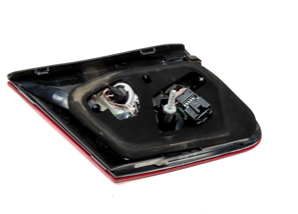 Thumbnail 5: 10-13 MERCEDES E-CLASS (W212) SEDAN LEFT REAR INNER TRUNK TAILLIGHT LIGHT LAMP