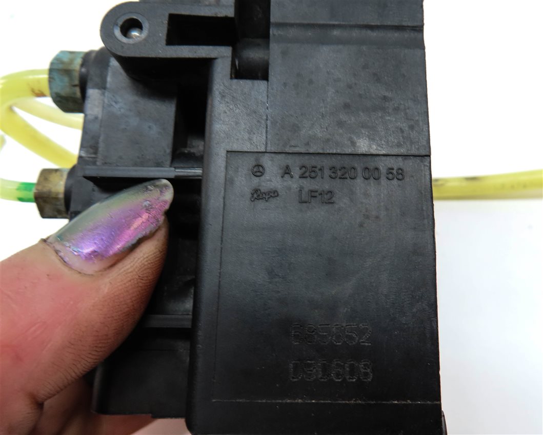 Thumbnail 7: 2010 MERCEDES GL450 (X164) AIR SUSPENSION RIDE HEIGHT VALVE BLOCK SOLENOID