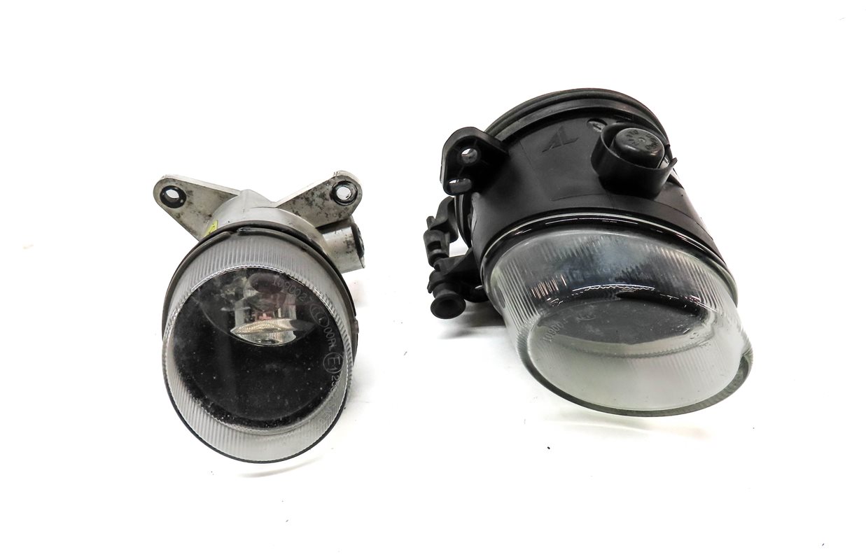 Thumbnail 2: 2006-2013 MERCEDES C300 C350 GL320 GL450 GL550 ML320 ML350 RIGHT FOGLIGHT LAMP