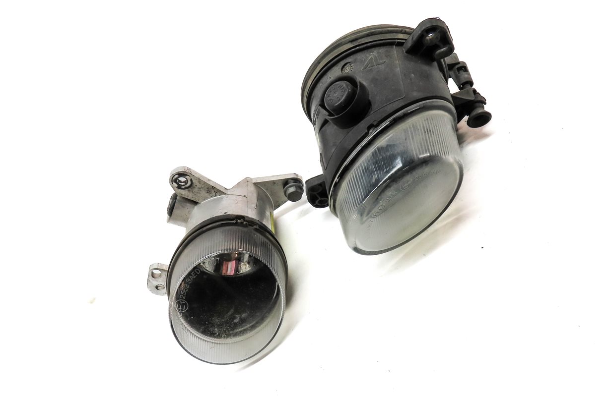 Thumbnail 4: 06-13 MERCEDES B C CL GL GLA ML S CLS (X164 X204 W164 W221) LEFT FOGLIGHT LAMP