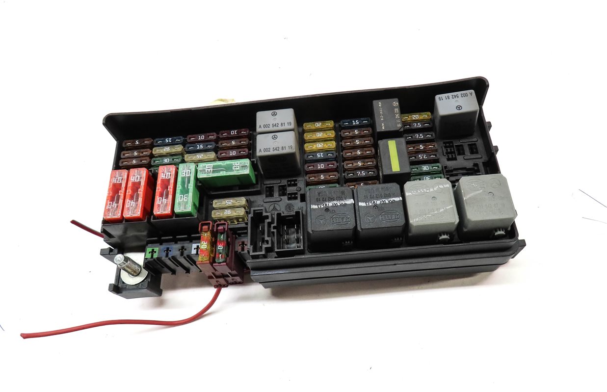 Thumbnail 2: 2010 MERCEDES GL450 (X164) 4.6L (273.923) REAR SAM FUSE CONTROL RELAY BOX