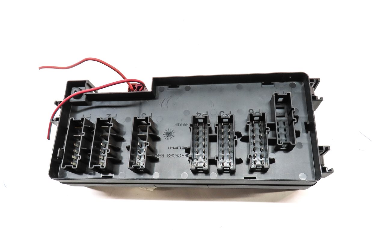 Thumbnail 4: 2010 MERCEDES GL450 (X164) 4.6L (273.923) REAR SAM FUSE CONTROL RELAY BOX
