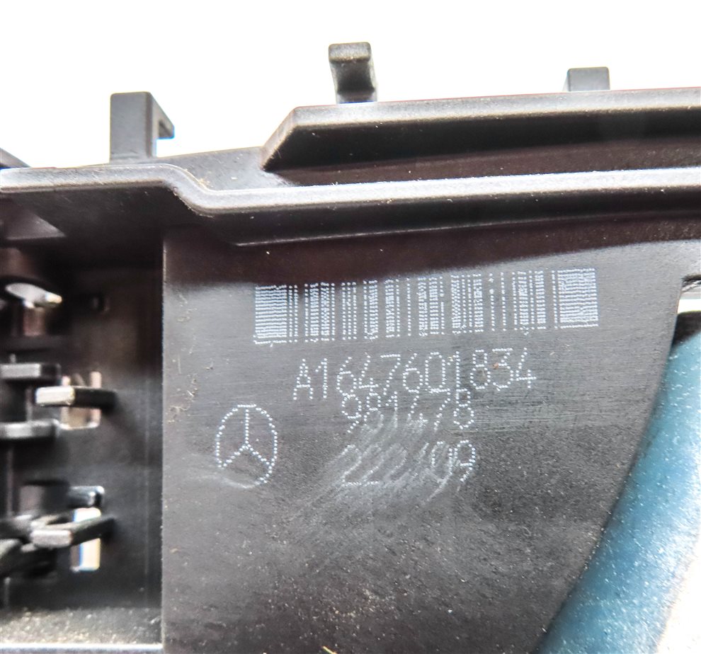 Thumbnail 6: 2010 MERCEDES GL450 (X164) FRONT RIGHT PASSENGER EXTERIOR DOOR HANDLE (Silver)