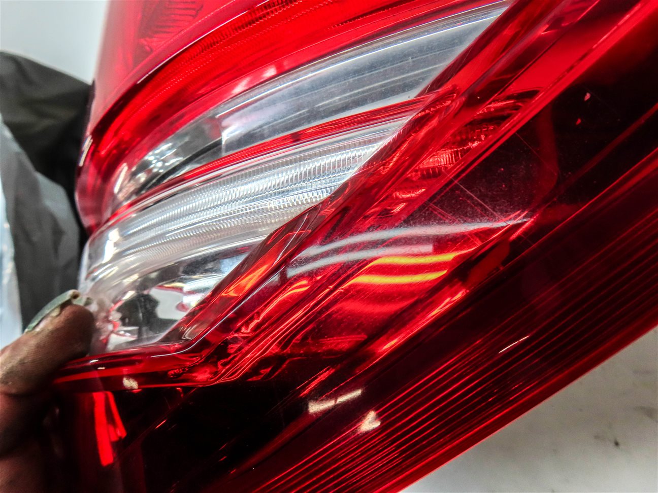 Thumbnail 8: 2010-2012 MB GL350 GL450 GL550 (X164) LEFT DRIVER TAILLIGHT BRAKE LIGHT LAMP