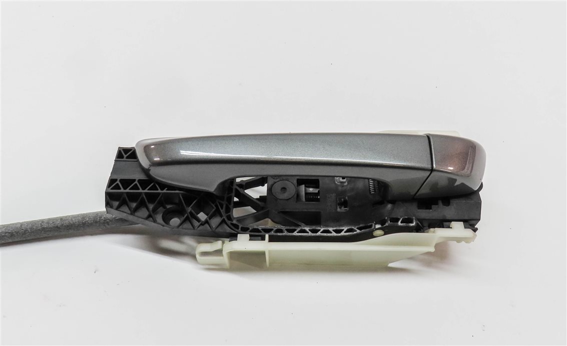 Thumbnail 4: 2011-2018 PORSCHE CAYENNE (958) REAR LEFT EXTERIOR DOOR HANDLE (Gray)