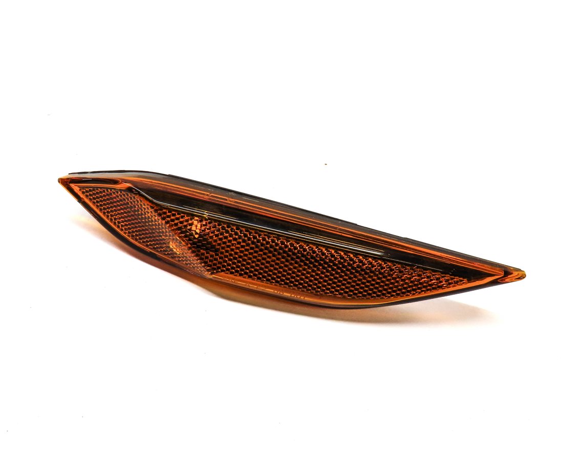 2011 PORSCHE CAYENNE HYBRID (958) FRONT RIGHT SIDE FENDER MARKER LIGHT (NO BULB)