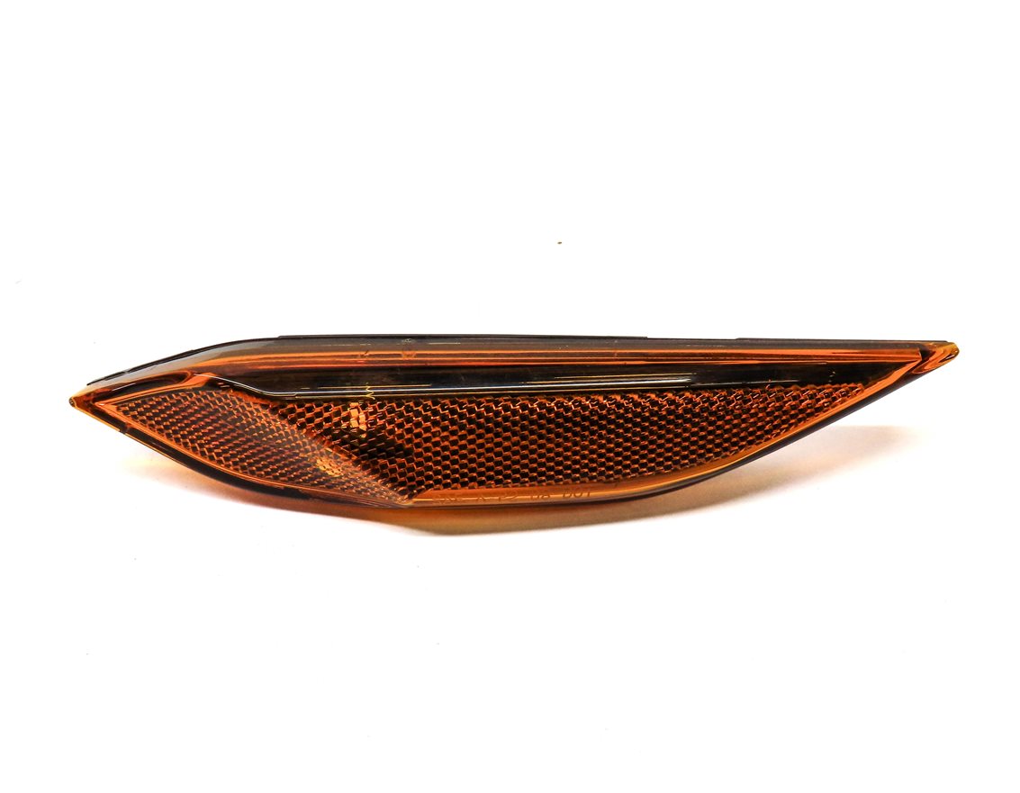 Thumbnail 2: 2011 PORSCHE CAYENNE HYBRID (958) FRONT RIGHT SIDE FENDER MARKER LIGHT (NO BULB)