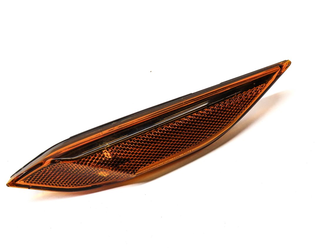 Thumbnail 3: 2011 PORSCHE CAYENNE HYBRID (958) FRONT RIGHT SIDE FENDER MARKER LIGHT (NO BULB)