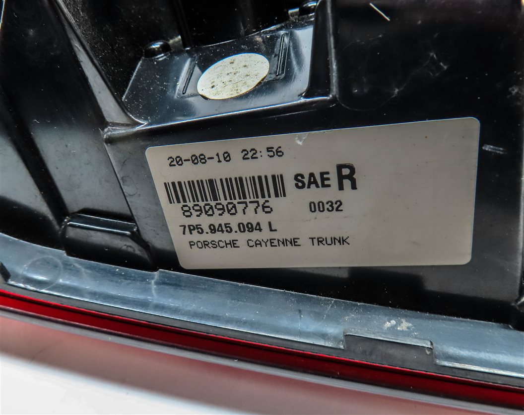 Thumbnail 5: 2011-2014 PORSCHE CAYENNE (958) RIGHT PASSENGER INNER TAILLIGHT LIGHT LAMP