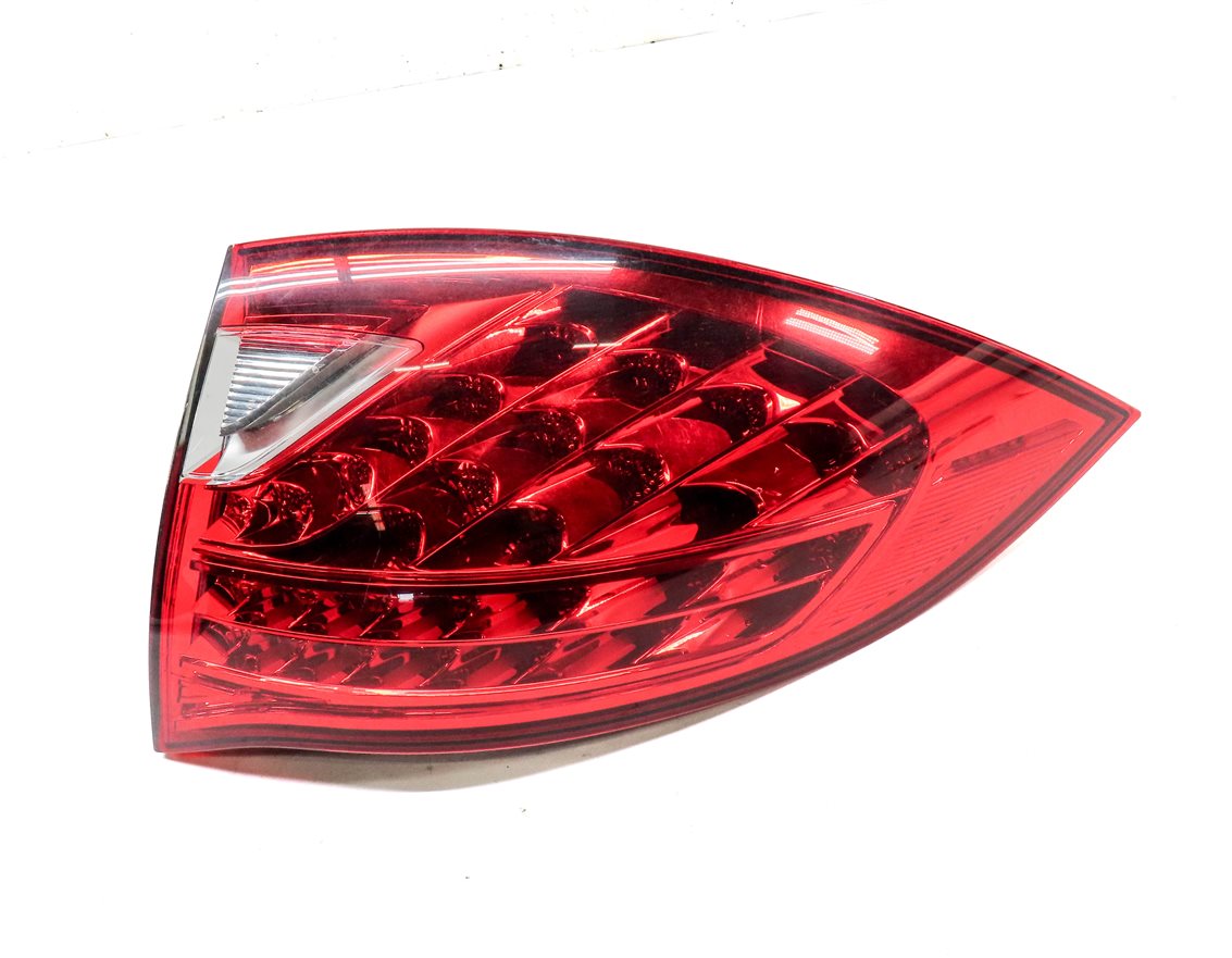 Thumbnail 2: 2011-2014 PORSCHE CAYENNE (958) RIGHT PASSENGER OUTER TAILLIGHT BRAKE LIGHT LAMP