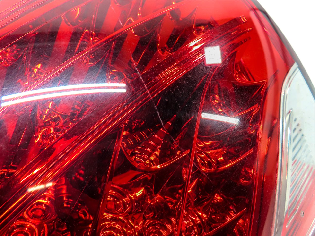 Thumbnail 6: 2011-2014 PORSCHE CAYENNE (958) RIGHT PASSENGER OUTER TAILLIGHT BRAKE LIGHT LAMP