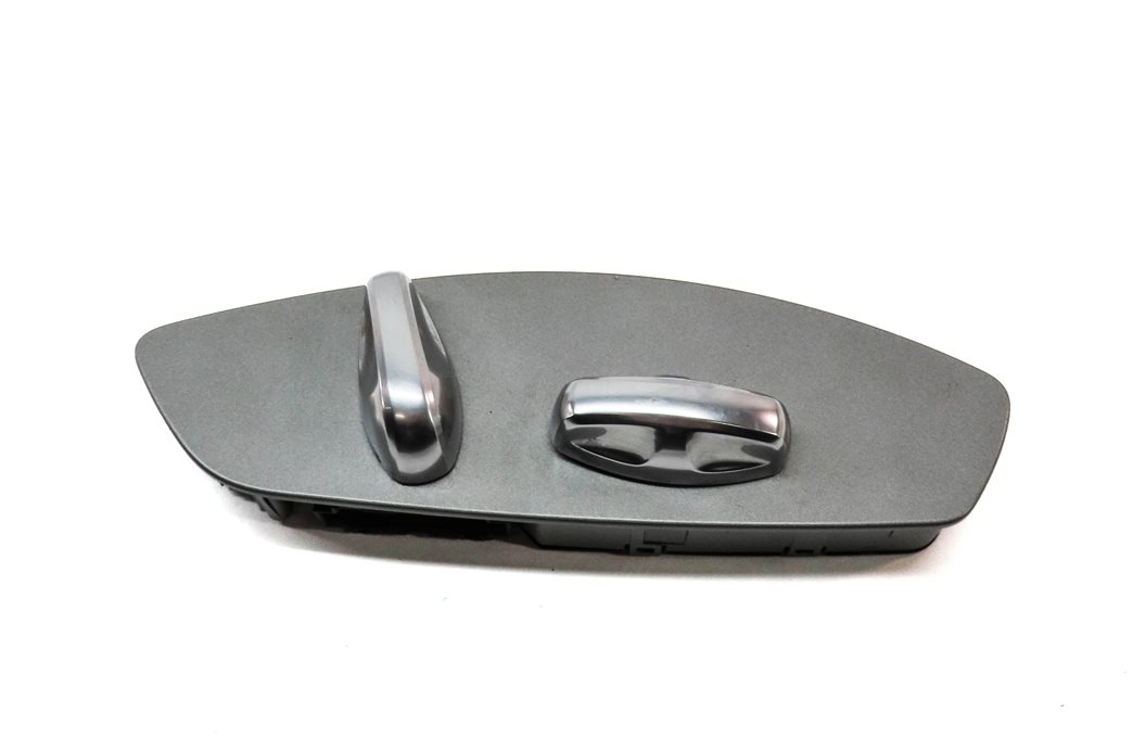 Thumbnail 2: 2011 PORSCHE CAYENNE HYBRID (958) FRONT RIGHT PASSENGER SEAT ADJUST SWITCH