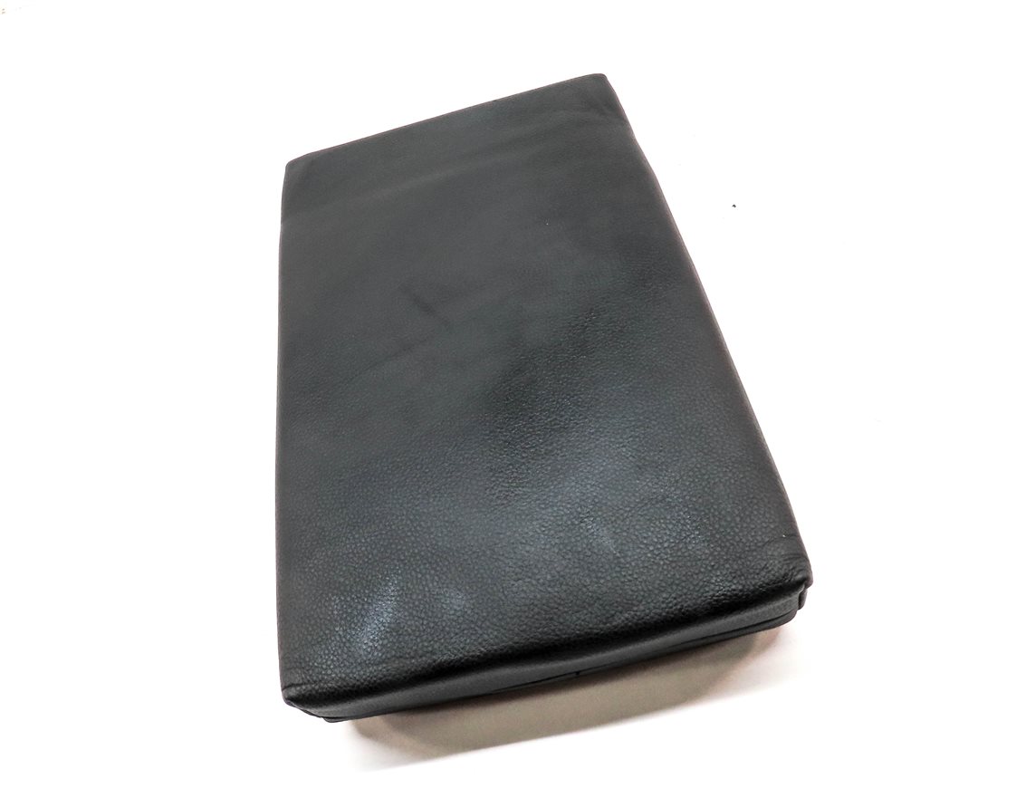 Thumbnail 3: 11-18 PORSCHE CAYENNE (958) REAR SEAT CENTER FOLD DOWN ARM REST ARMREST (Black)