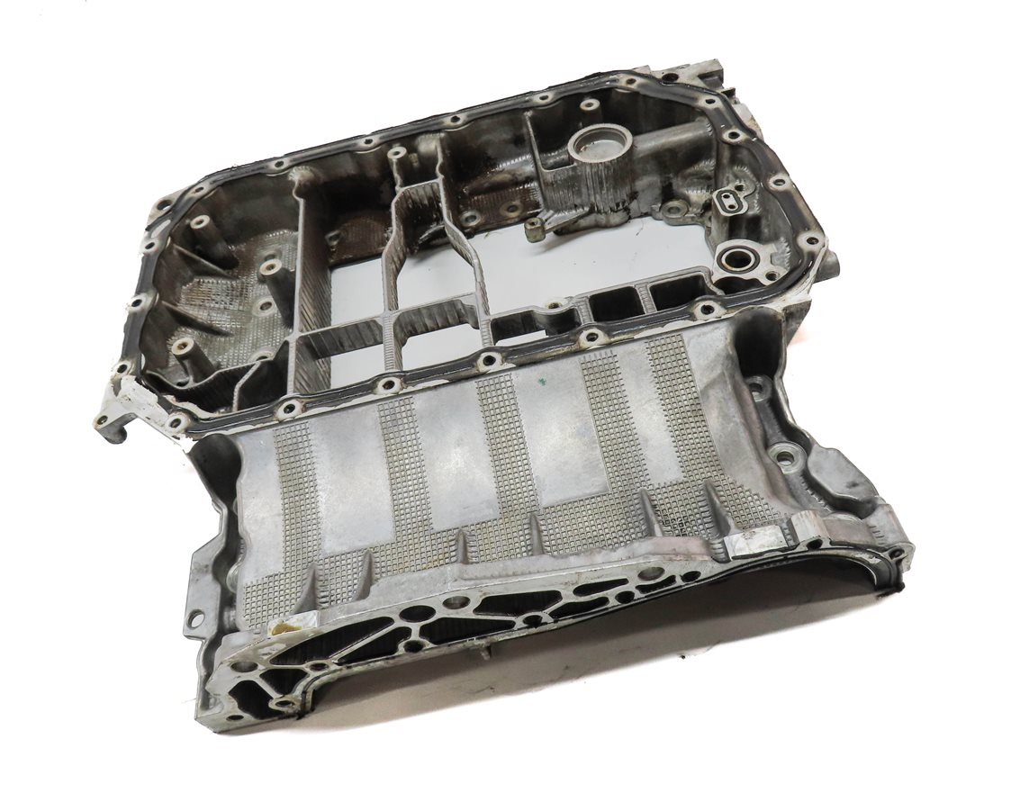 Thumbnail 3: 2011 PORSCHE CAYENNE (958) 3.0L (M06.EC) HYBRID UPPER ENGINE OIL PAN