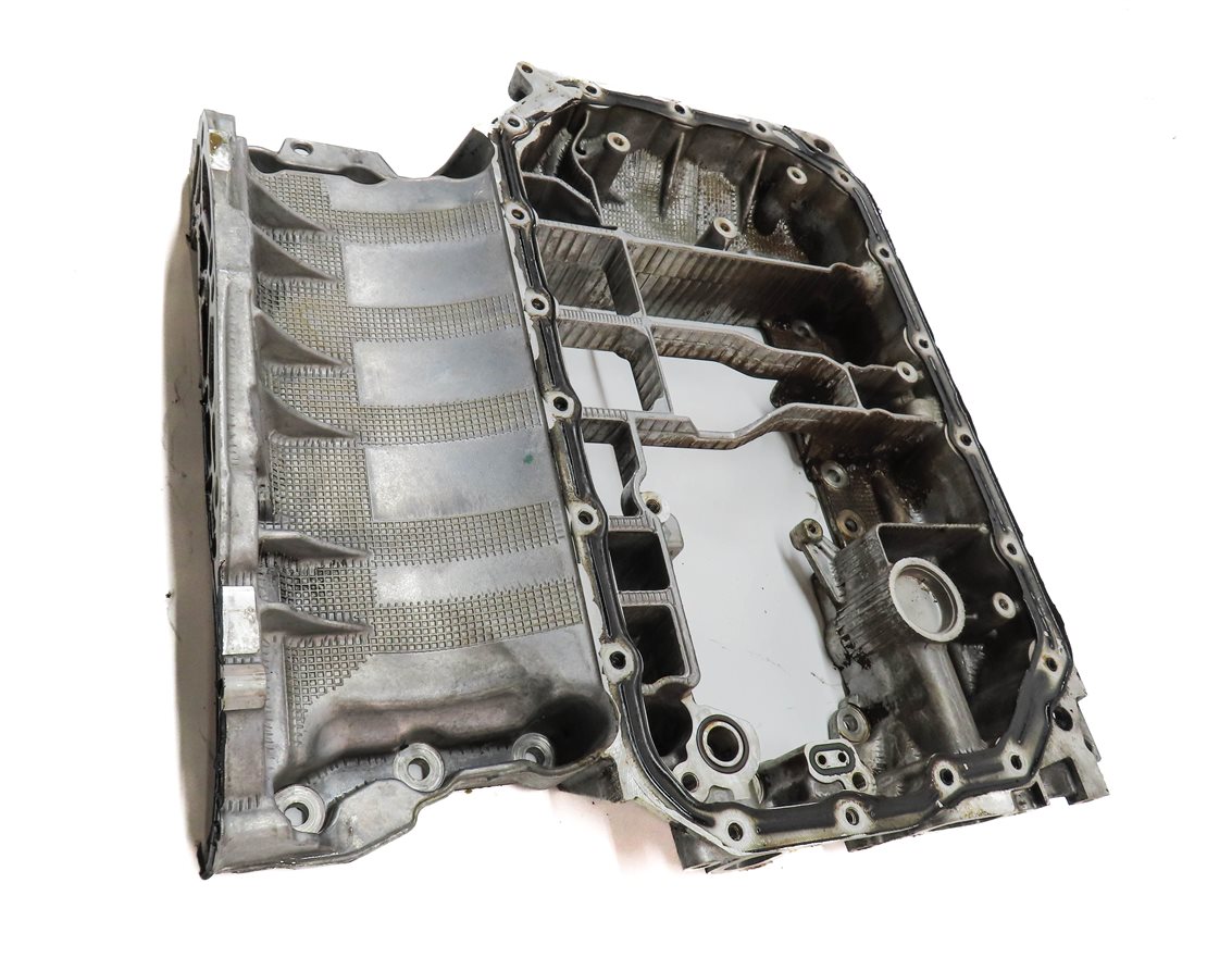 Thumbnail 4: 2011 PORSCHE CAYENNE (958) 3.0L (M06.EC) HYBRID UPPER ENGINE OIL PAN