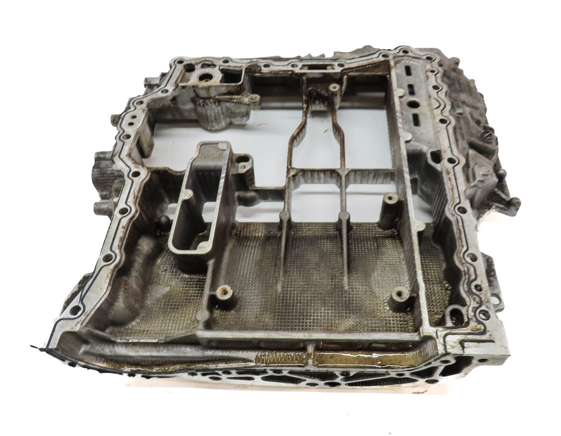 Thumbnail 6: 2011 PORSCHE CAYENNE (958) 3.0L (M06.EC) HYBRID UPPER ENGINE OIL PAN