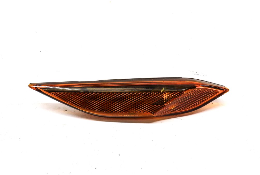 Thumbnail 2: 2011 PORSCHE CAYENNE HYBRID (958) FRONT RIGHT PASSENGER FENDER SIDE MARKER LIGHT