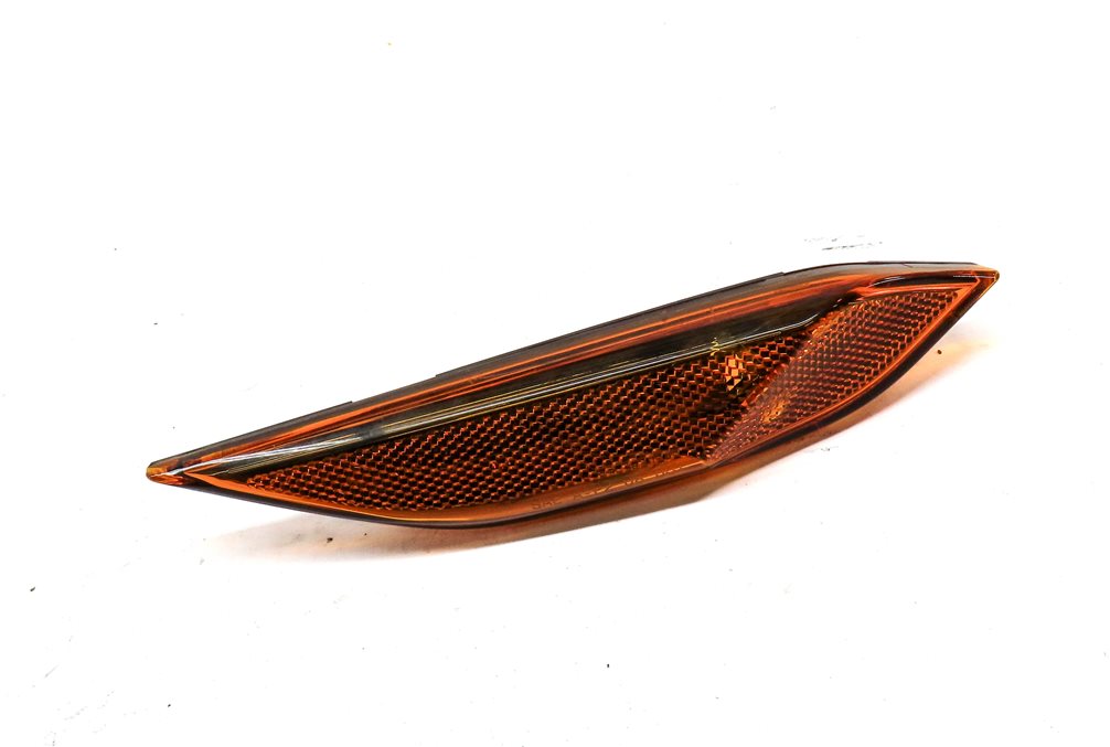 Thumbnail 3: 2011 PORSCHE CAYENNE HYBRID (958) FRONT RIGHT PASSENGER FENDER SIDE MARKER LIGHT