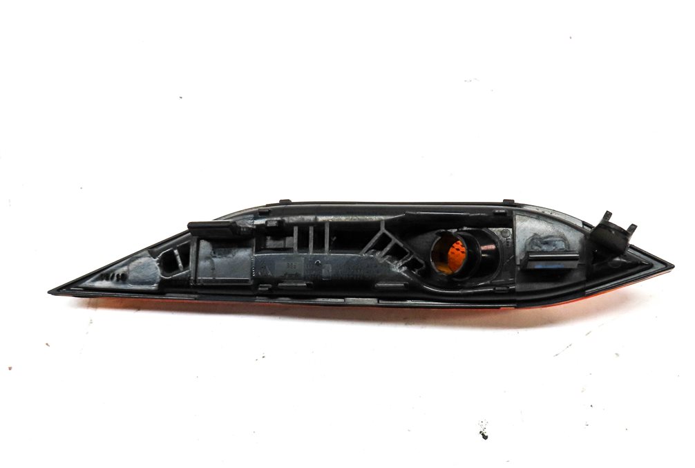 Thumbnail 4: 2011 PORSCHE CAYENNE HYBRID (958) FRONT RIGHT PASSENGER FENDER SIDE MARKER LIGHT