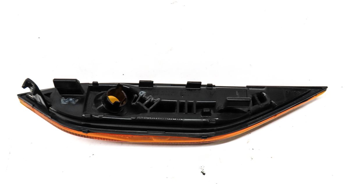 Thumbnail 5: 2011 PORSCHE CAYENNE HYBRID (958) FRONT RIGHT PASSENGER FENDER SIDE MARKER LIGHT