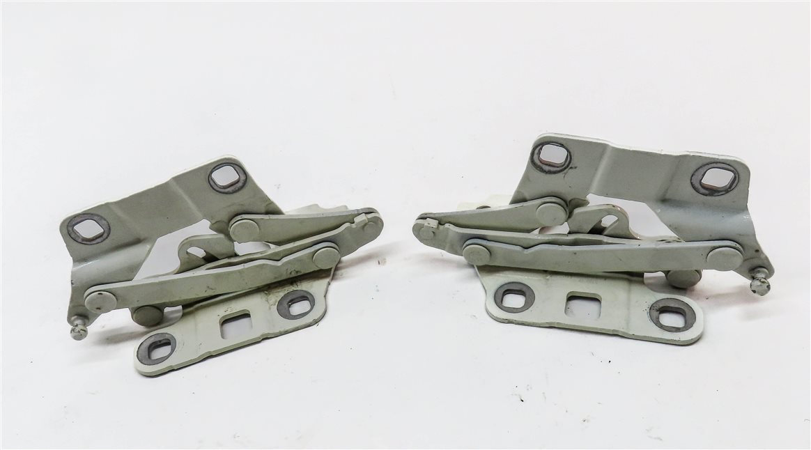 Thumbnail 2: 12-19 MERCEDES GL ML (W166 X166) FRONT LEFT & RIGHT HOOD HINGE SET (White)