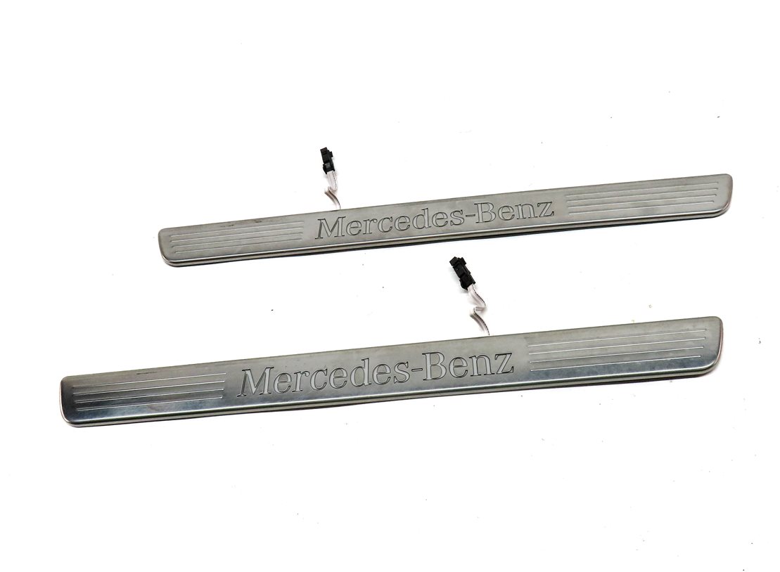 Thumbnail 2: 2013 MERCEDES GL350 (X166) FRONT LEFT & RIGHT LIGHTED DOOR SILL SCUFF PLATE SET2