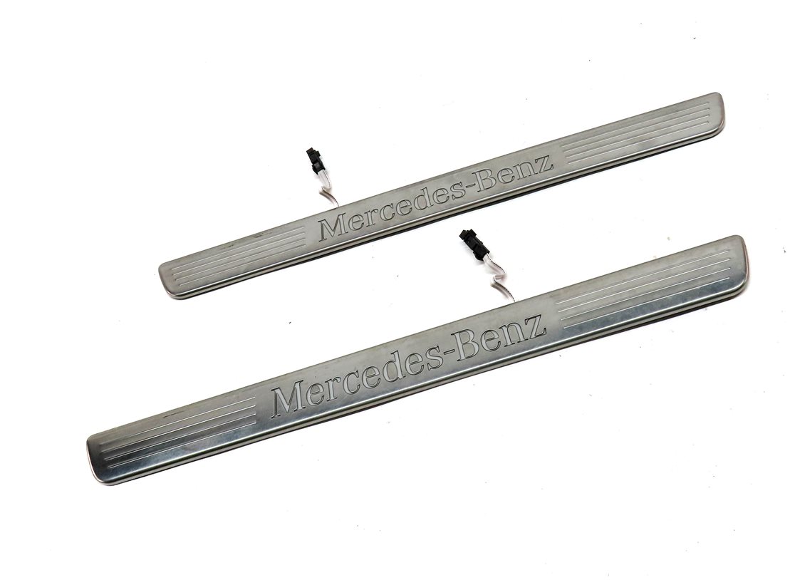 Thumbnail 3: 2013 MERCEDES GL350 (X166) FRONT LEFT & RIGHT LIGHTED DOOR SILL SCUFF PLATE SET2