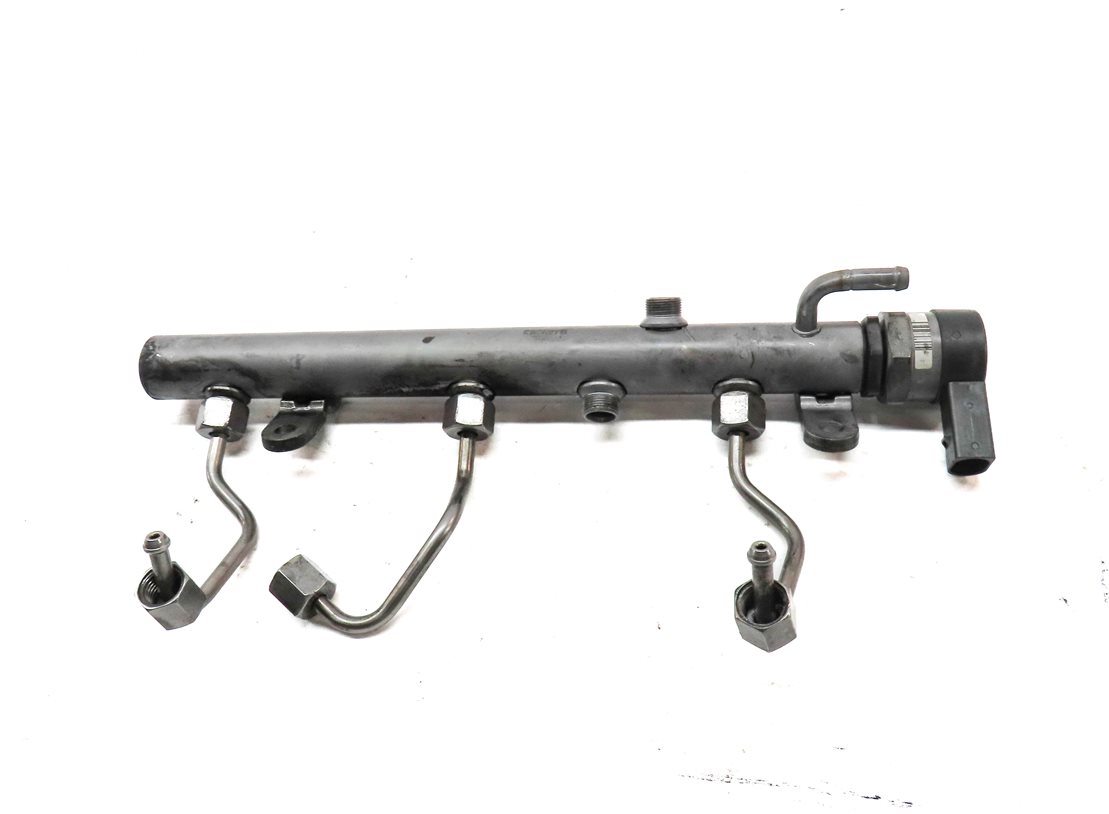 Thumbnail 2: 2013 MERCEDES GL350 (X166) 3.0L DIESEL (OM642) ENGINE LEFT FUEL RAIL w/ LINES