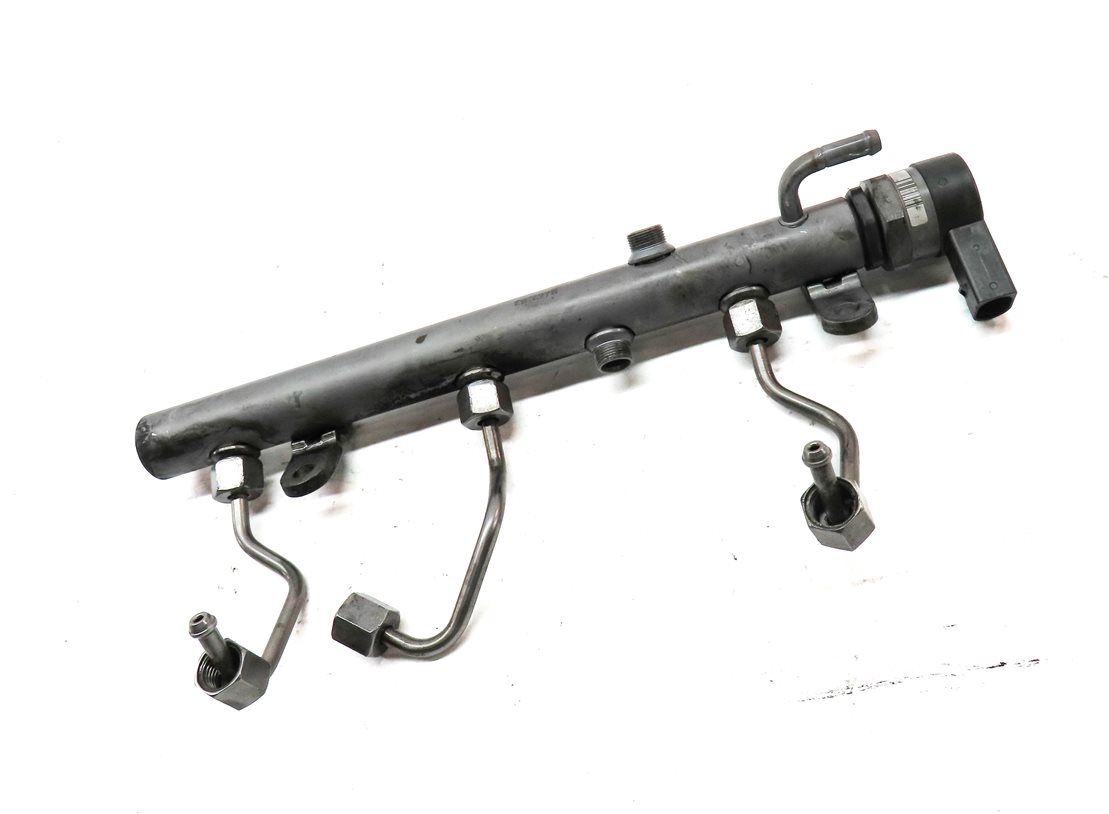 Thumbnail 3: 2013 MERCEDES GL350 (X166) 3.0L DIESEL (OM642) ENGINE LEFT FUEL RAIL w/ LINES