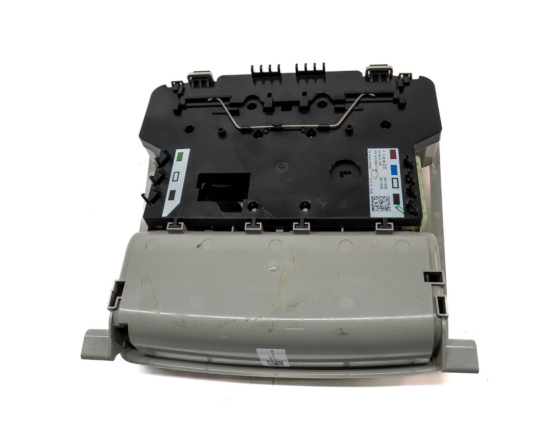 Thumbnail 6: 2013 MERCEDES GL350 (X166) FRONT CENTER ROOF PRIMARY DOMELIGHT DOME LIGHT (Gray)