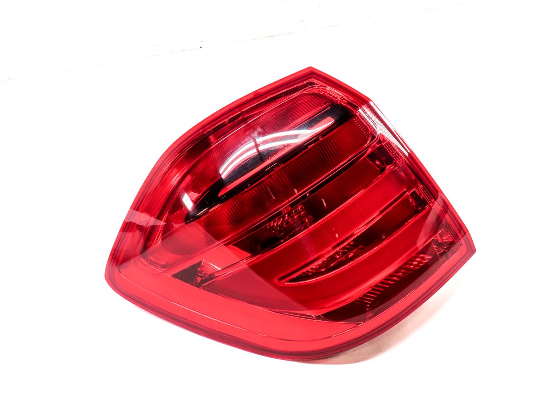 13-16 MERCEDES GL350 GL450 GL550 (X166) LEFT DRIVER TAILLIGHT BRAKE LIGHT LAMP