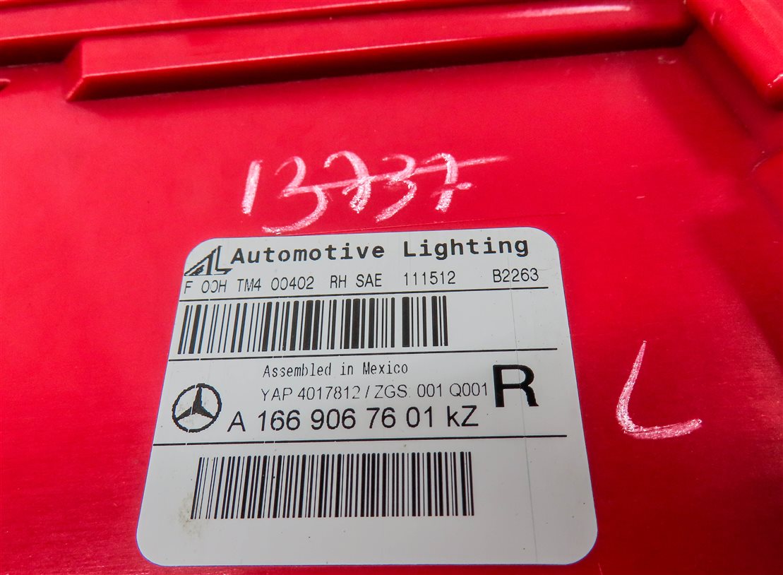 Thumbnail 6: 13-16 MERCEDES GL350 GL450 GL550 (X166) RIGHT REAR TAILLIGHT BRAKE LIGHT LAMP