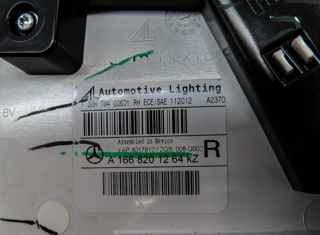 Thumbnail 6: 13-16 MERCEDES GL350 GL450 GL550 (X166) RIGHT REAR INNER TAILLIGHT LIGHT LAMP