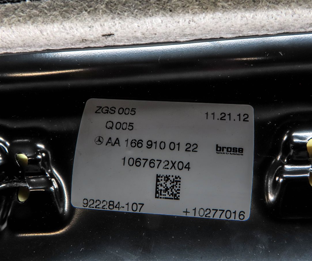 Thumbnail 7: 2013 MERCEDES GL350 X166 FRONT RIGHT LOWER HEATED STANDARD SEAT CUSHION (Black)