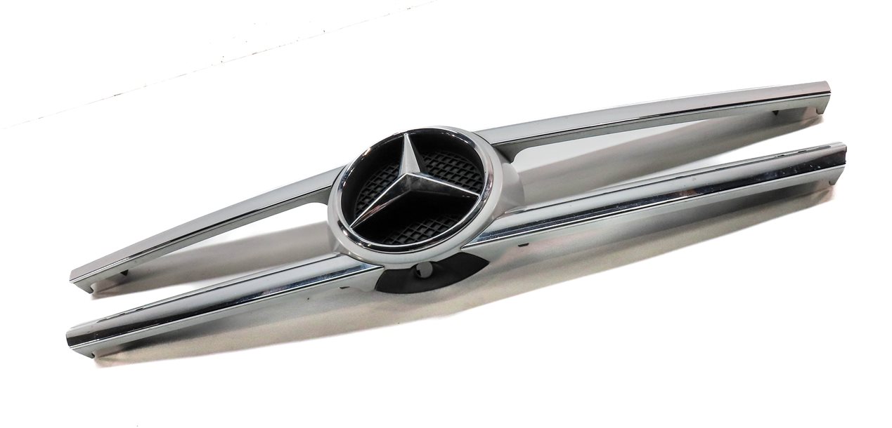 Thumbnail 3: 2013-2016 MERCEDES GL350 GL450 (X166) FRONT UPPER CENTER HOOD GRILLE TRIM