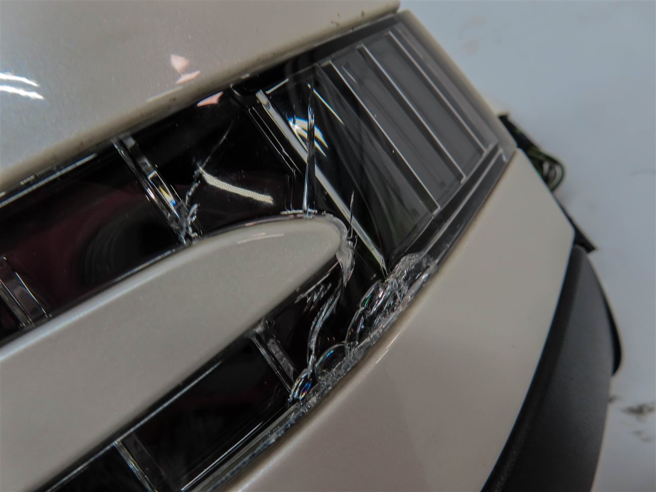 Thumbnail 10: 2013-2016 MERCEDES GL350 GL450 GL550 (X166) LEFT CAMERA DOOR MIRROR (White)