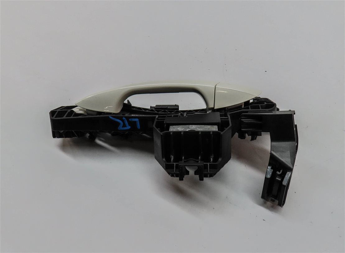 Thumbnail 4: 13-16 MERCEDES GL350 GL450 GL550 ML350 - LEFT REAR KEYLESS DOOR HANDLE (White)