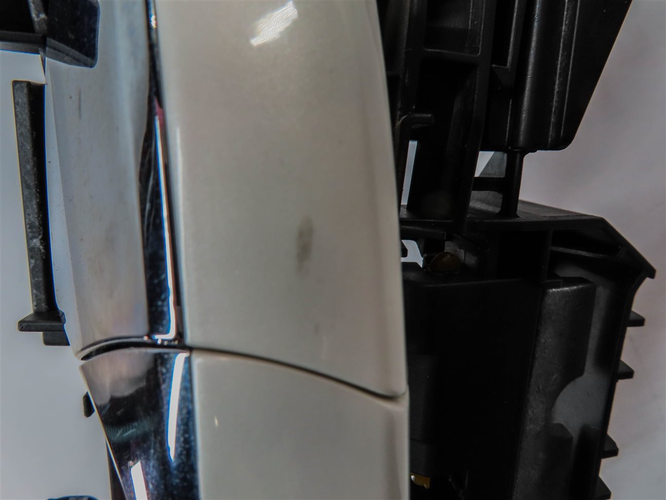 Thumbnail 8: 13-16 MERCEDES GL350 GL450 GL550 ML350 - LEFT REAR KEYLESS DOOR HANDLE (White)