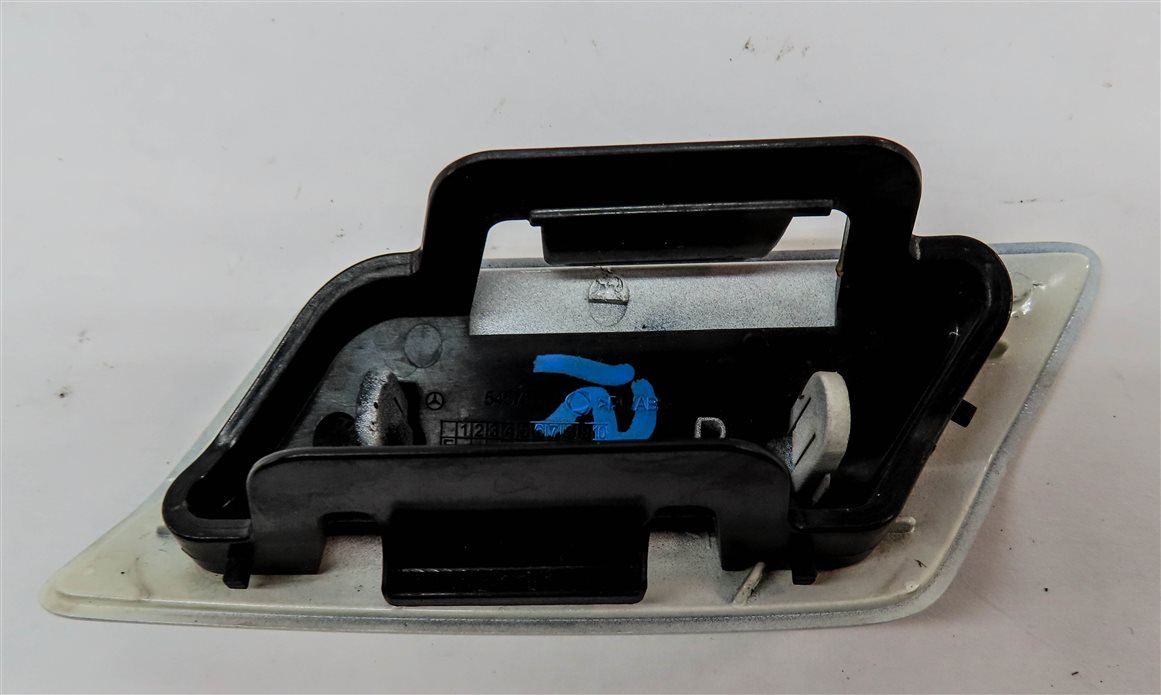 Thumbnail 5: 2013 MERCEDES GL350 (X166) FRONT RIGHT HEADLIGHT WASHER COVER TRIM (White)