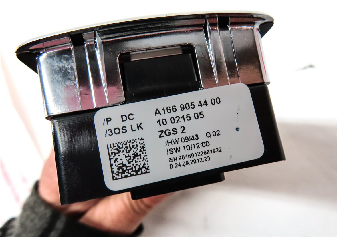 Thumbnail 6: 13-20 MERCEDES B GL GL GLA GLE GLS ML (W166 X166) DRIVER P-FOLD WINDOW SWITCH