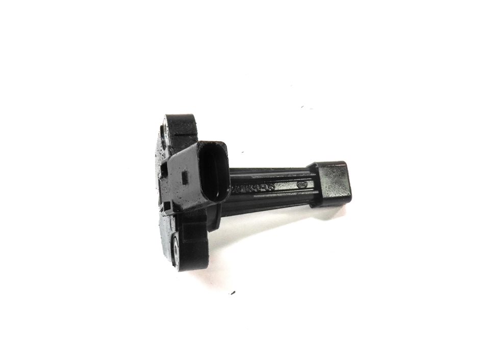 Thumbnail 2: 2011 PORSCHE CAYENNE (958) 4.8L (M48.52) TURBO ENGINE OIL LEVEL SENSOR