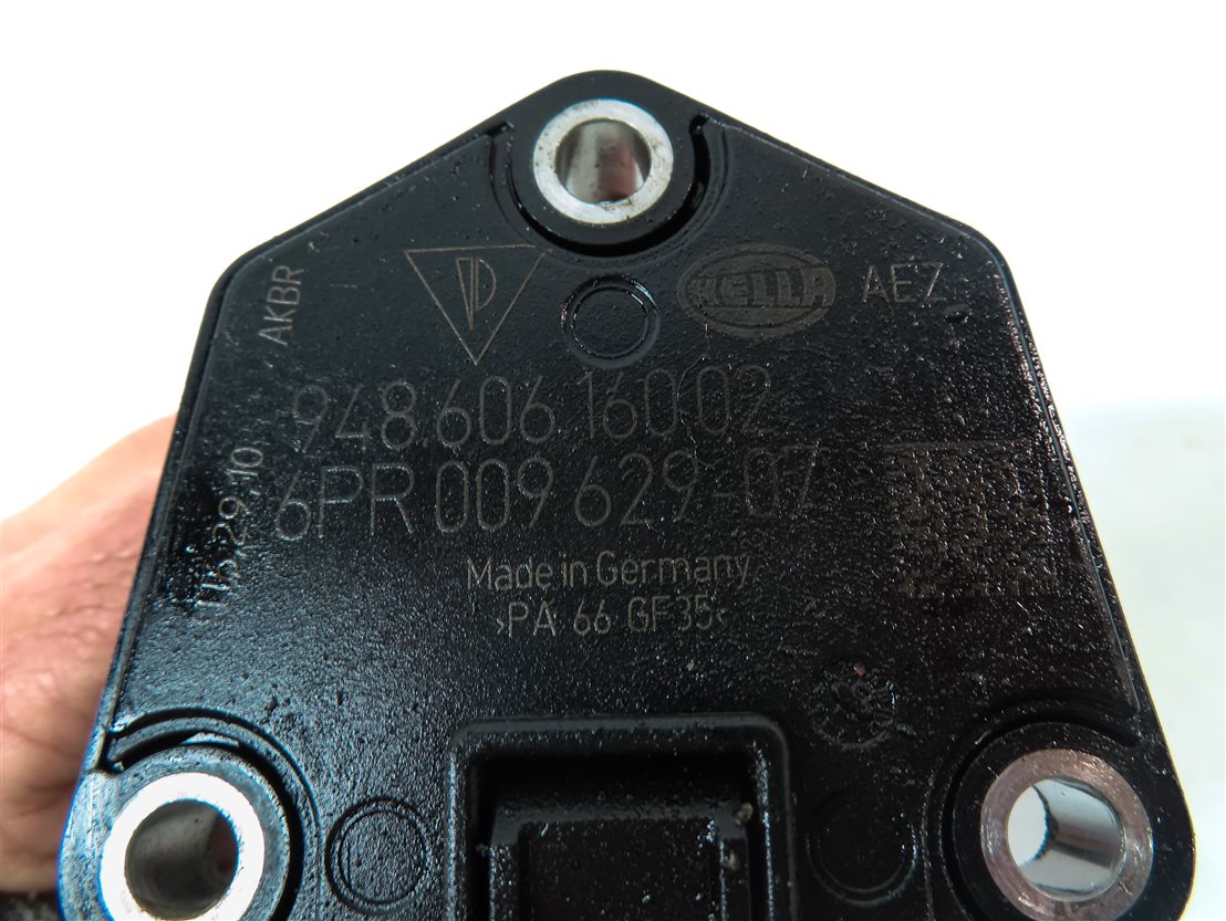 Thumbnail 5: 2011 PORSCHE CAYENNE (958) 4.8L (M48.52) TURBO ENGINE OIL LEVEL SENSOR