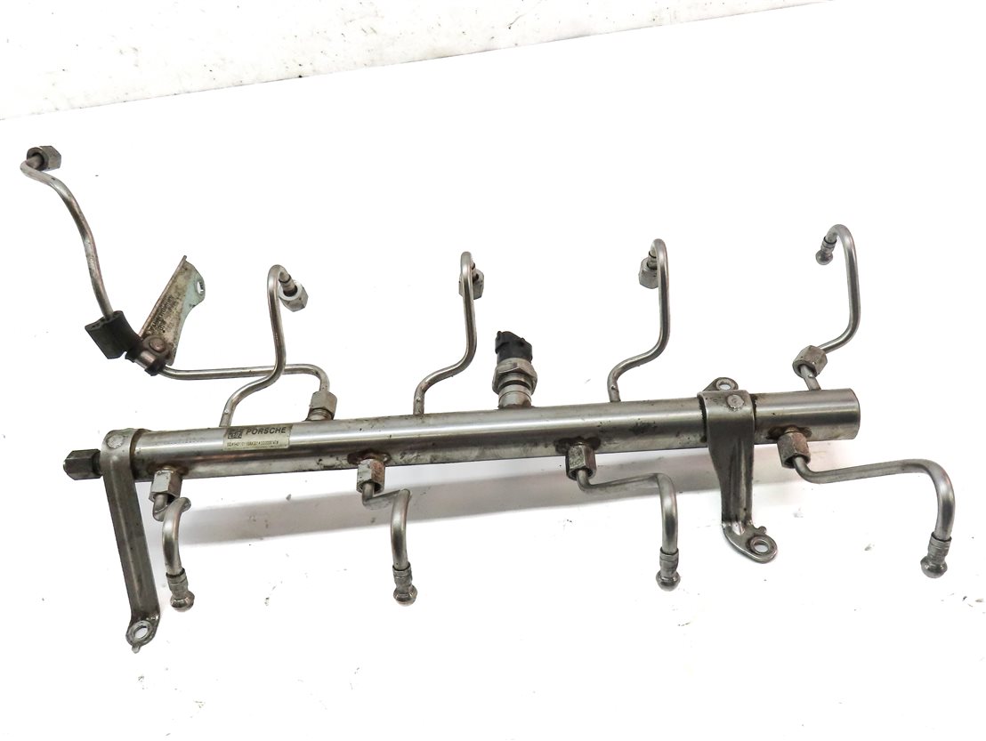 Thumbnail 2: 2011 PORSCHE CAYENNE (958) 4.8L (M48.52) TURBO ENGINE FUEL RAIL w/ LINES
