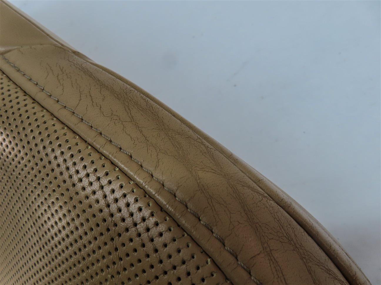 Thumbnail 7: 2011 PORSCHE CAYENNE (958) FRONT LEFT UPPER HEATED VENTED SEAT CUSHION (Beige)