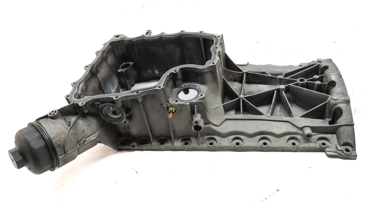 Thumbnail 2: 2011-2018 PORSCHE CAYENNE (958) 4.8L (M48.52) TURBO UPPER ENGINE OIL PAN