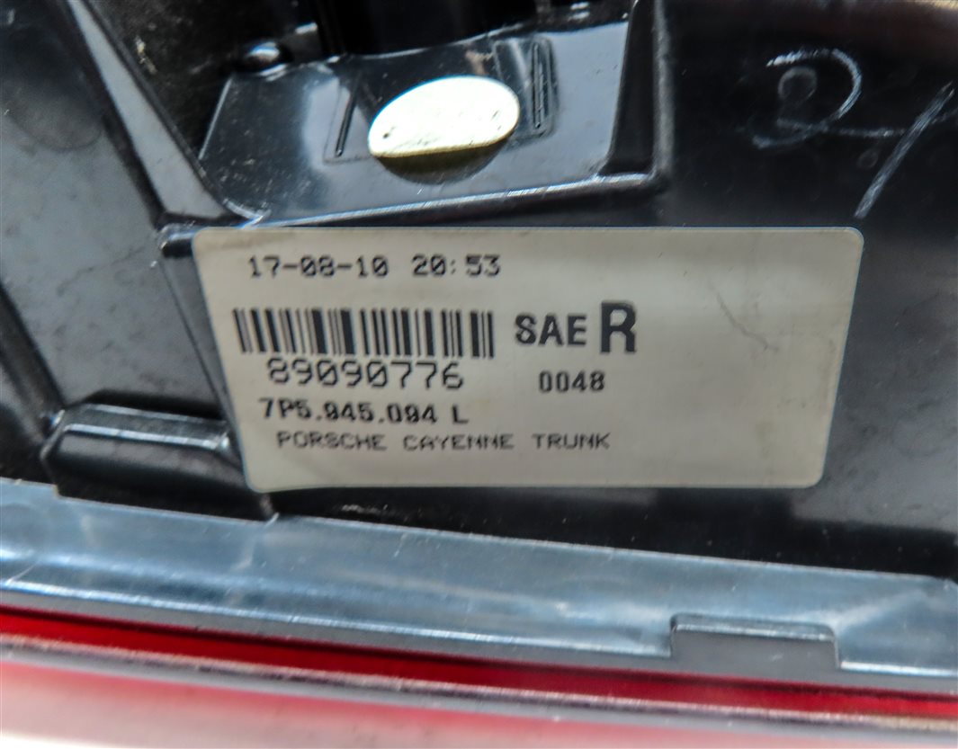 Thumbnail 6: 2011-2014 PORSCHE CAYENNE (958) RIGHT PASSENGER INNER TAILLIGHT LIGHT LAMP