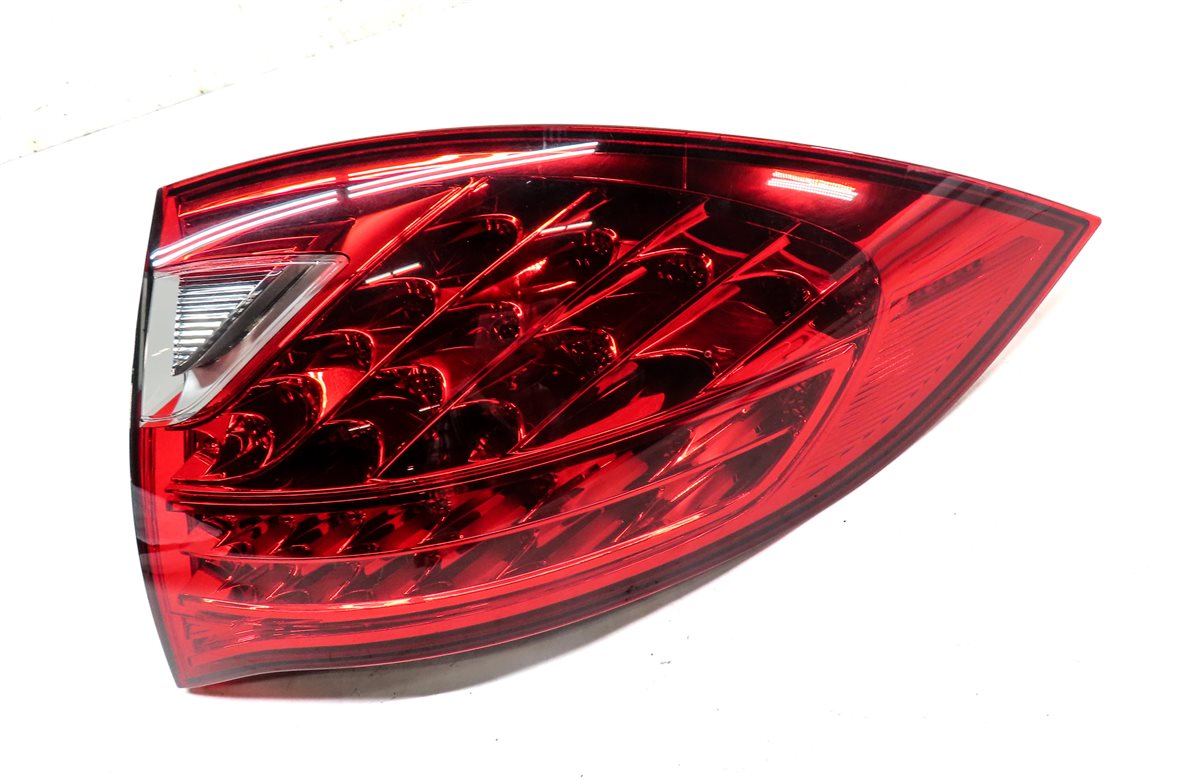 Thumbnail 4: 2011-2014 PORSCHE CAYENNE (958) RIGHT PASSENGER OUTER TAILLIGHT BRAKE LIGHT LAMP