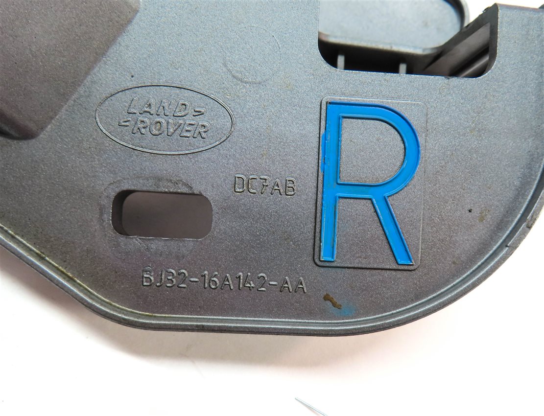 Thumbnail 6: 2013 RANGE ROVER EVOQUE (L538) FRONT RIGHT PASSENGER FENDER MOUNT BRACKET