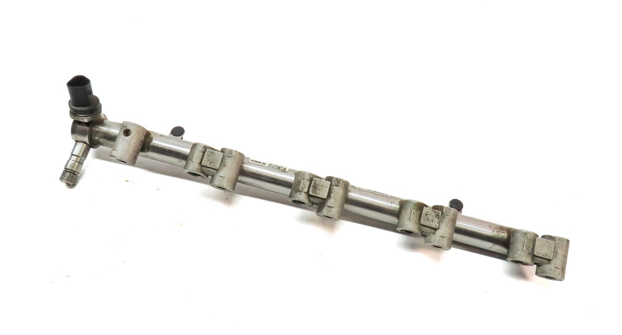 Thumbnail 1: 2013 RANGE ROVER EVOQUE (L538) 2.0L TURBO FUEL INJECTOR RAIL w/ PRESSURE SENSOR